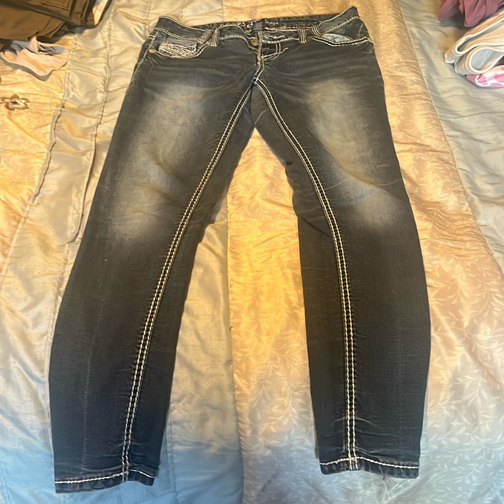 Amethyst, skinny jeans.